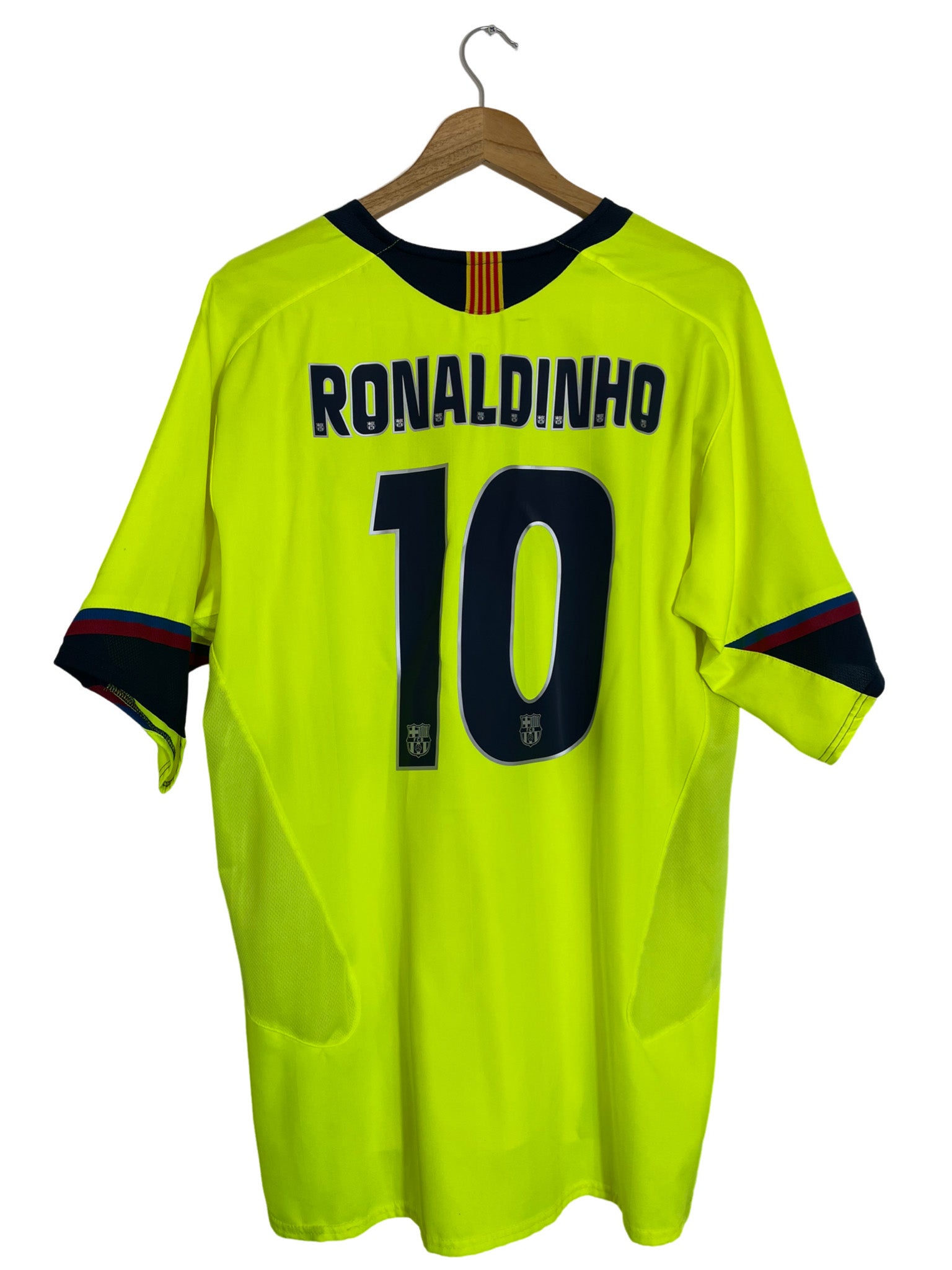 2006/2007 – FC Barcelona Away Shirt [#10 Ronaldinho] - XL – Vista