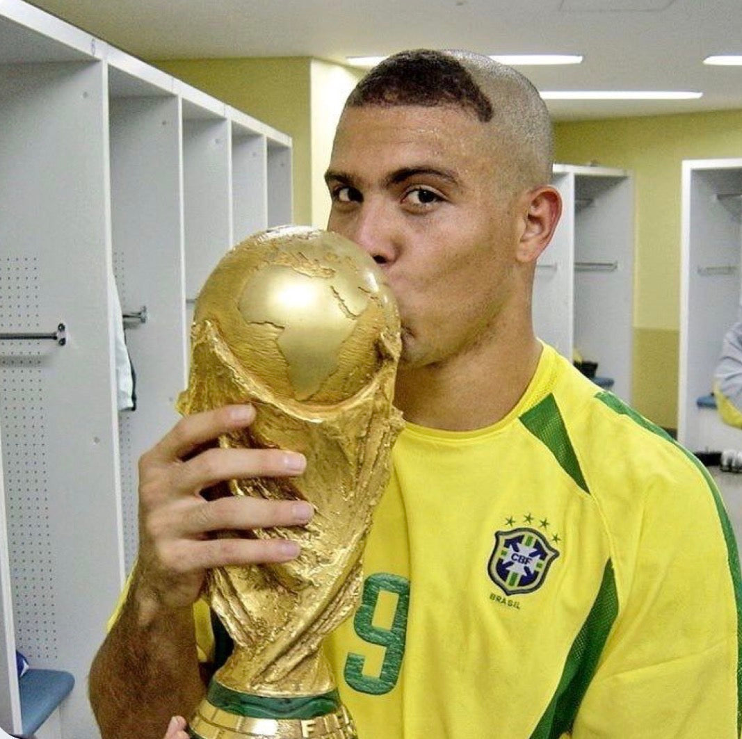 Maillot Ronaldo R9 : les modèles les plus mythiques (Barça, Inter, Brésil 2002, Real)