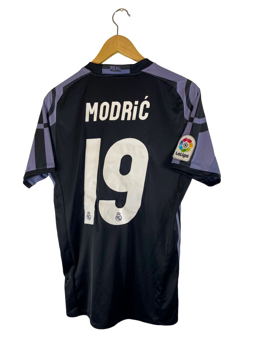 2016/2017 – Maillot Real Madrid third [#19 Modrić] - S