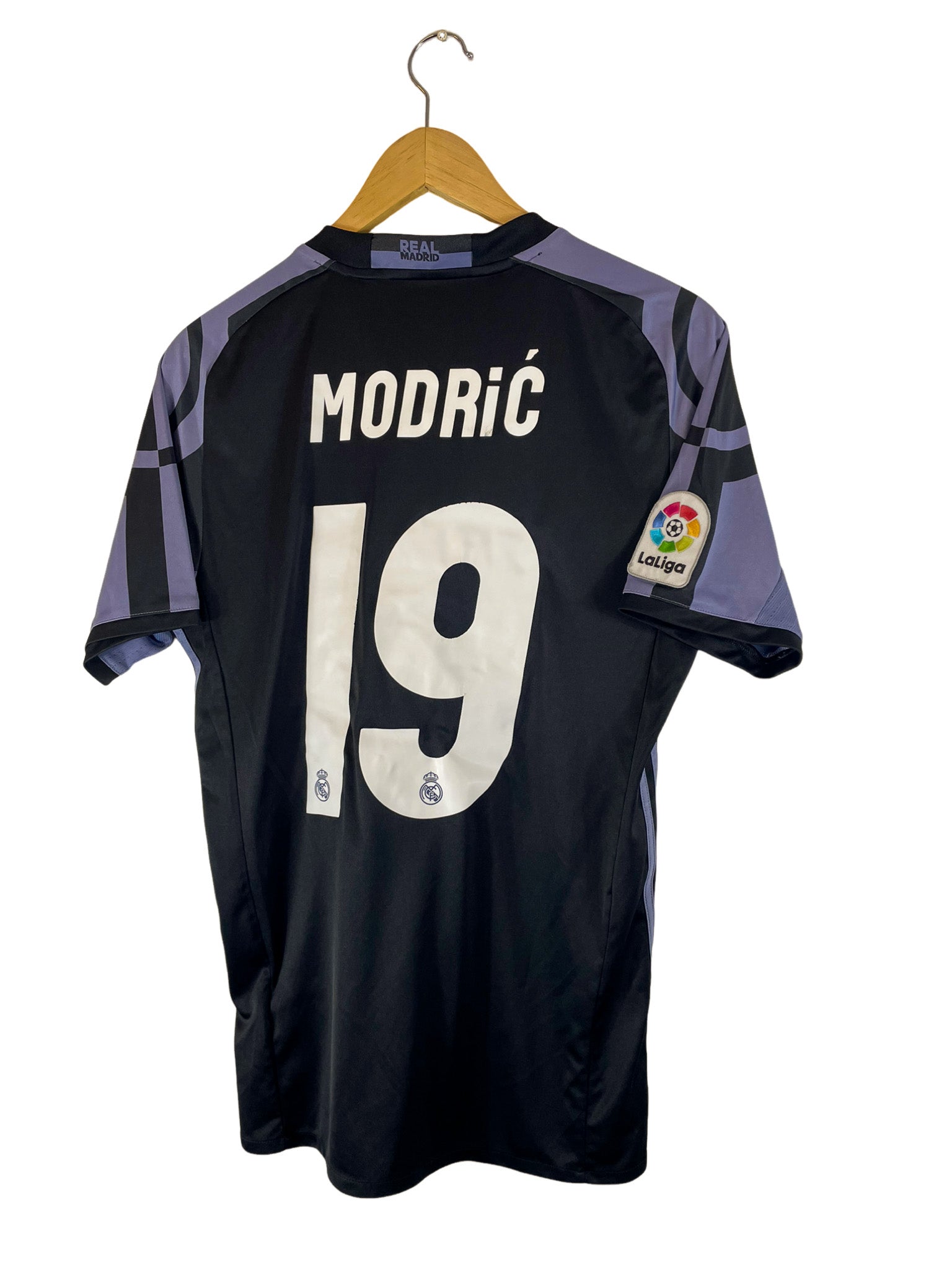 2016/2017 – Maillot Real Madrid third [#19 Modrić] Adidas - S