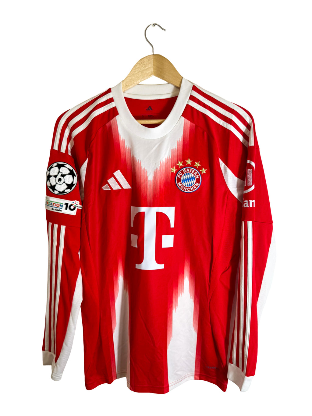 2025/2026 – Maillot Bayern Munich domicile *Manches Longues* [#17 OLISE] – S