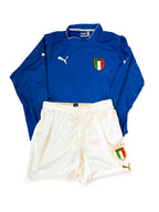 2003/2004 – Italy home long-sleeved jersey and shorts - S
