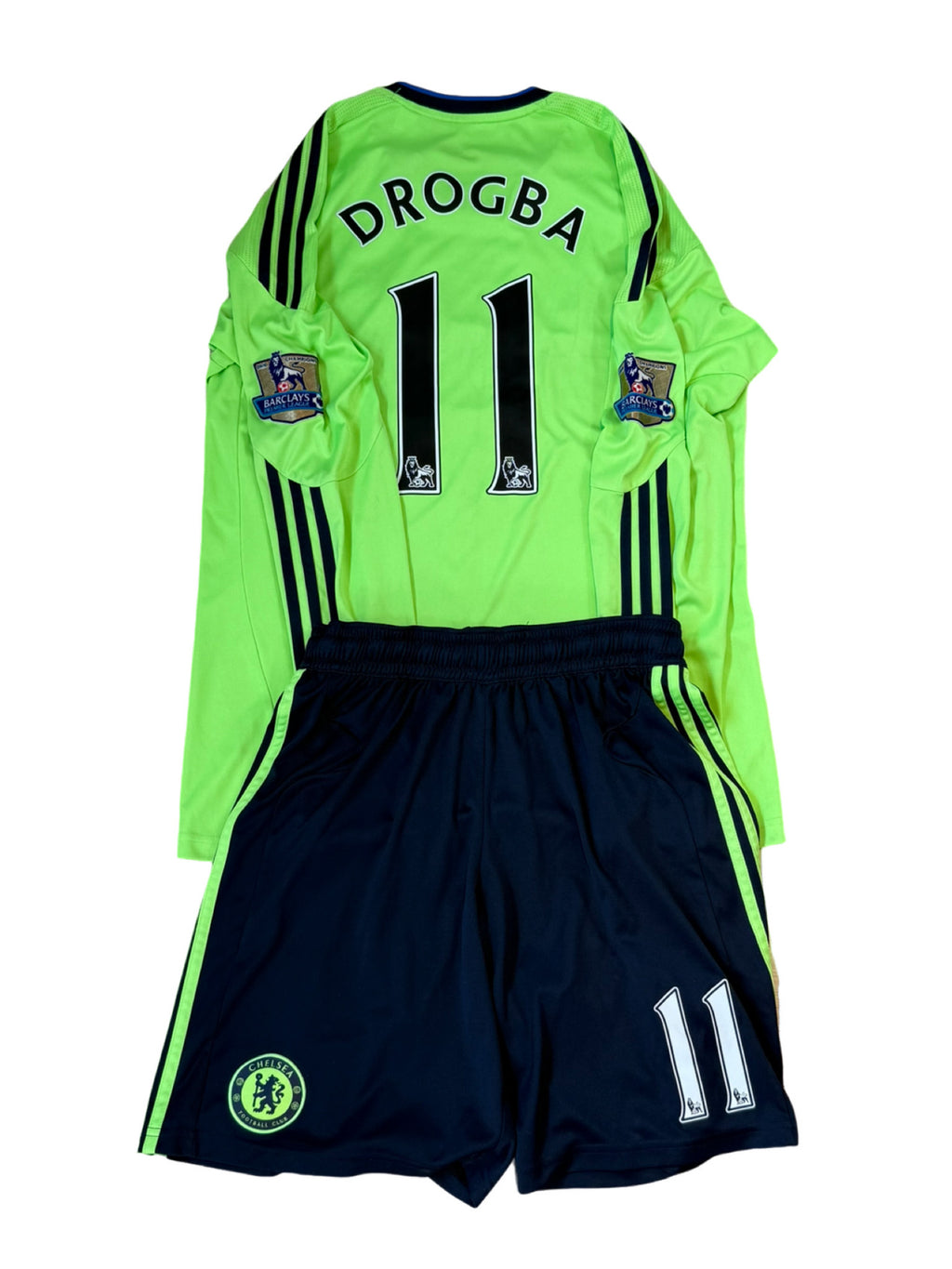 2010/2011 – Chelsea third kit shirt and shorts [#11 Drogba] *Long Sleeves* - M