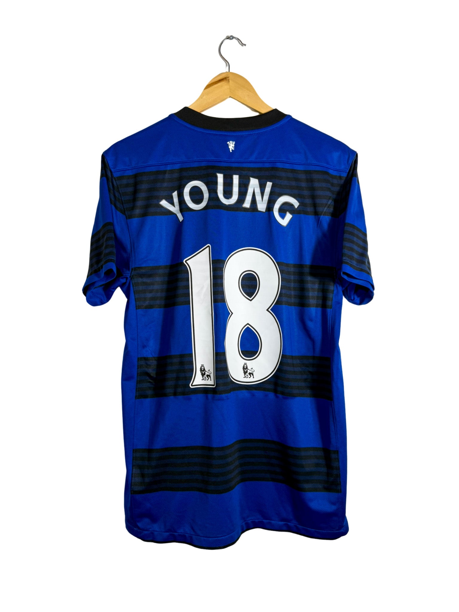 【希少】2013 ManchesterUnited vs 横浜FM サインユニ 2012/2013 - Manchester United Away Shirt [#18 Young] - M – Vista