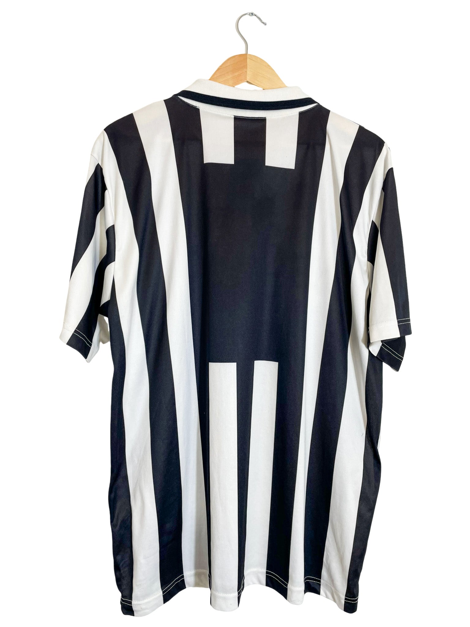  ユベントス　ストライプ サッカーシャツ XL　Juventus 1995/1997 – Juventus home shirt – XL – Vista football shop