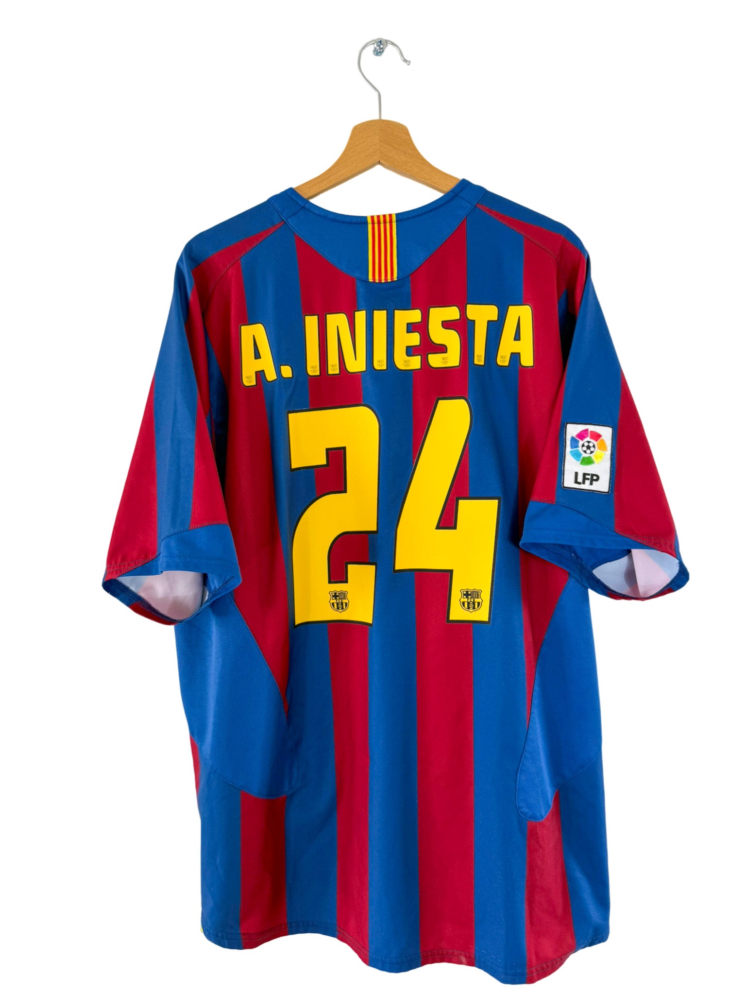 2004/2005 - FC Barcelona Home Shirt [#24 Iniesta] Nike - XL