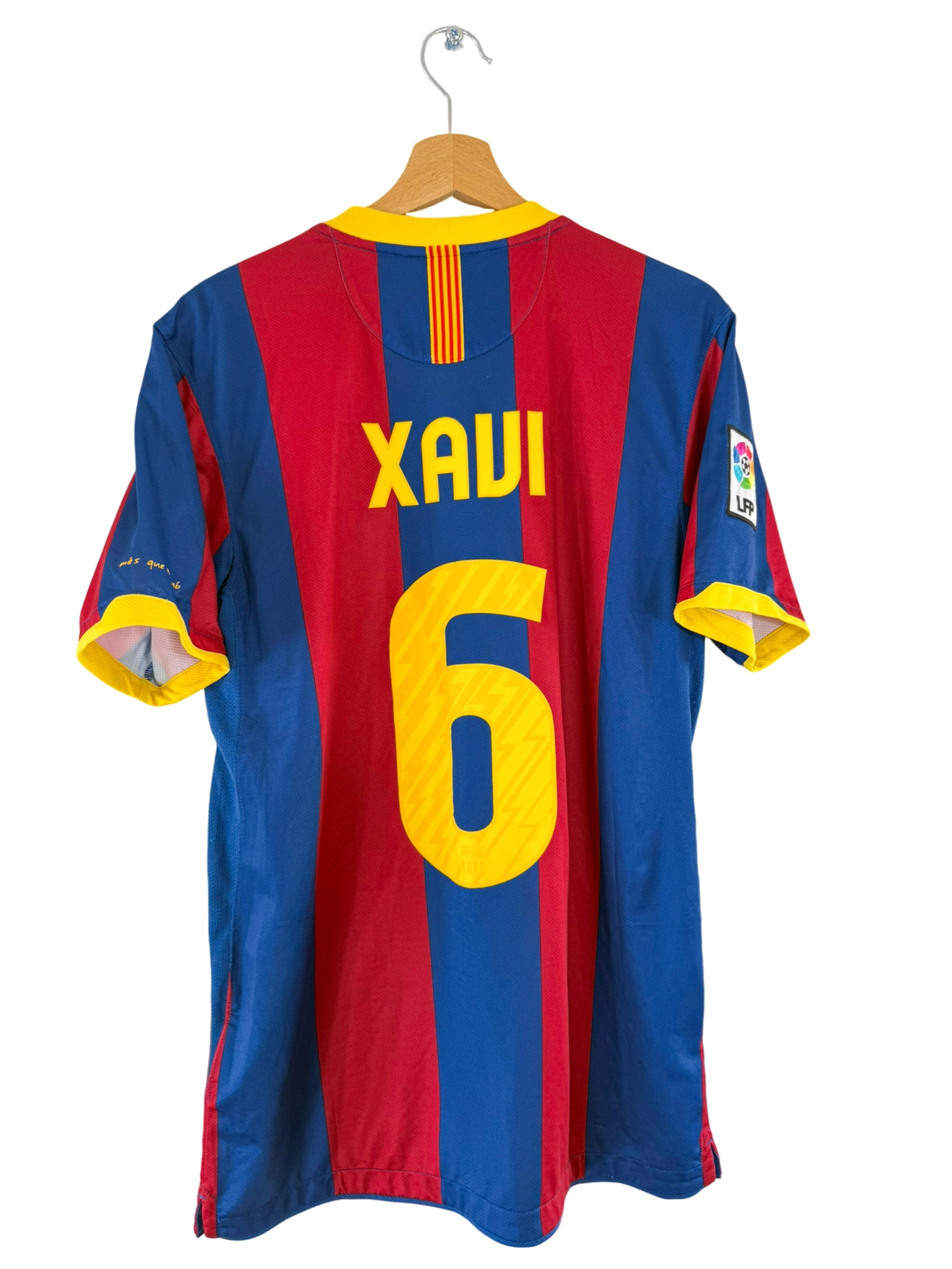 2010/2011 - FC Barcelona Home Shirt [#6 Xavi] Nike - M