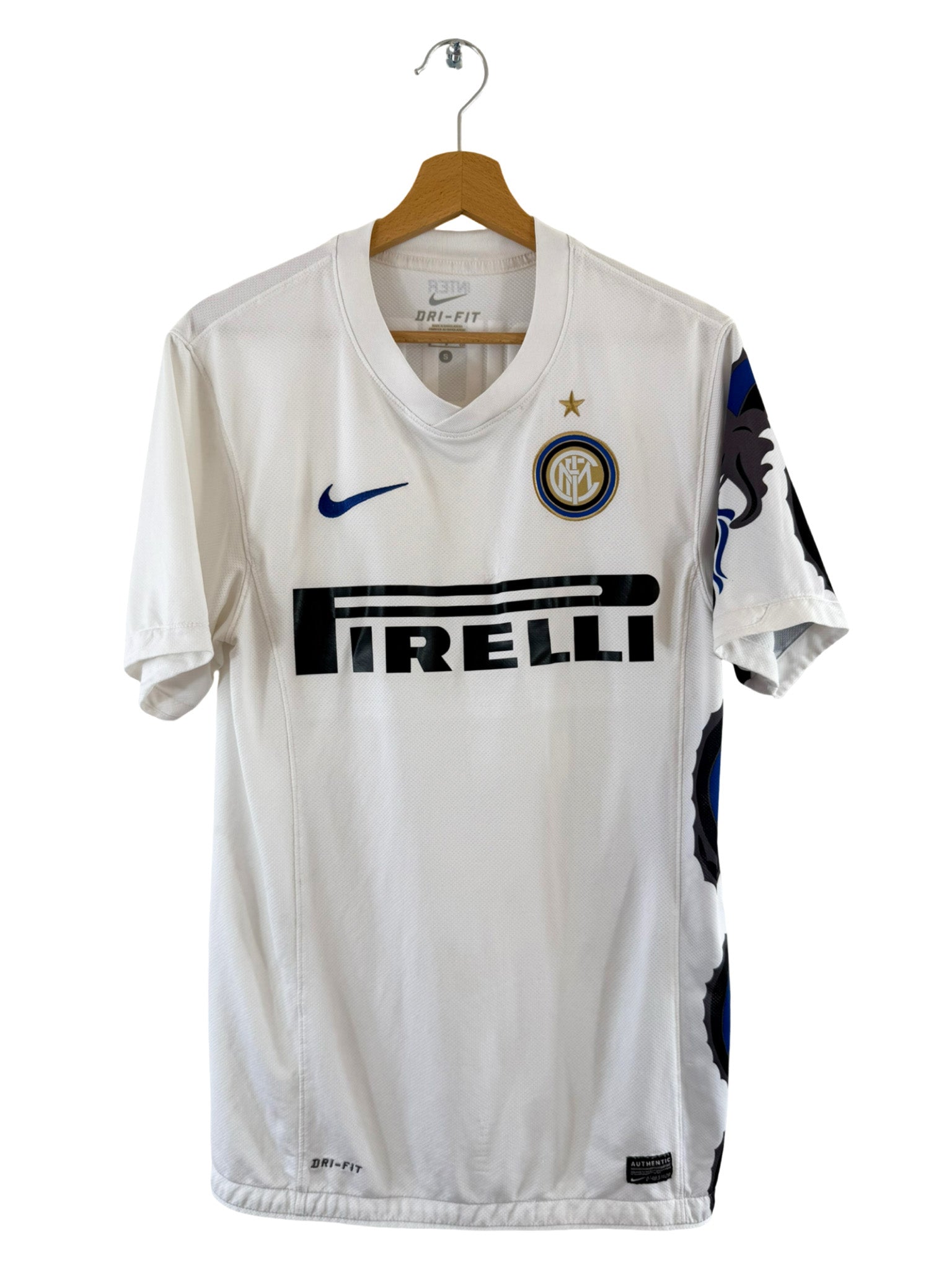 2011/2012 – Inter Milan away shirt [#22 Milito] - S – Vista