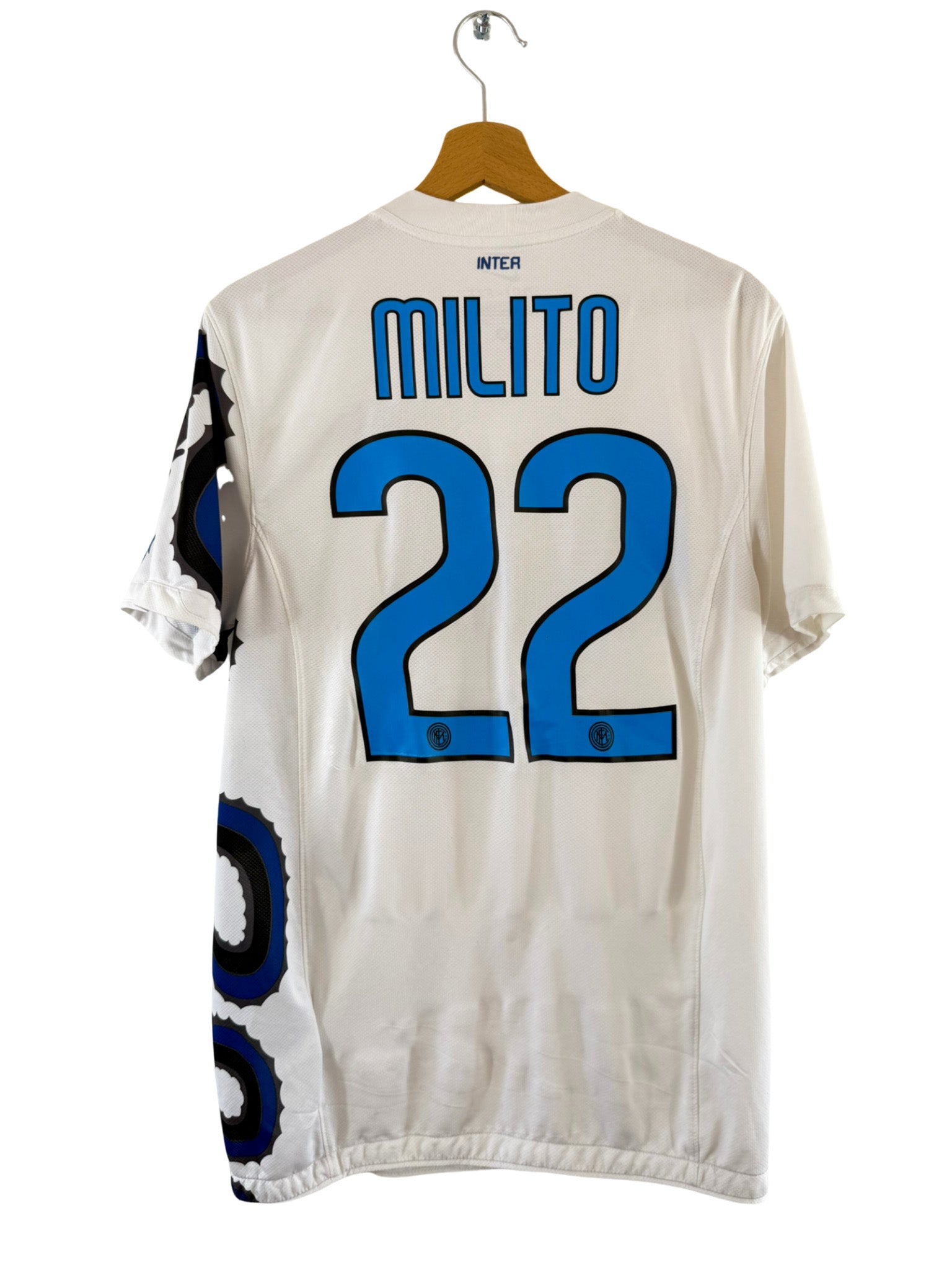 2011/2012 – Inter Milan away shirt [#22 Milito] - S – Vista