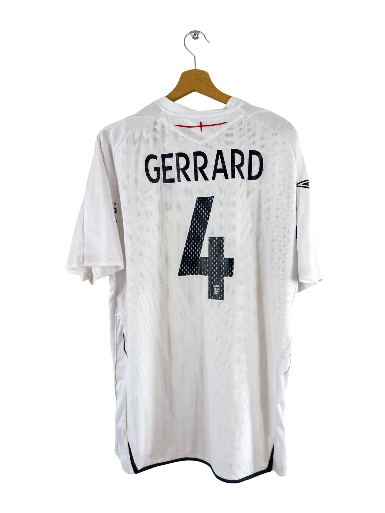 2008 - England Home Shirt [#4 Gerrard] - XL – Vista football shop