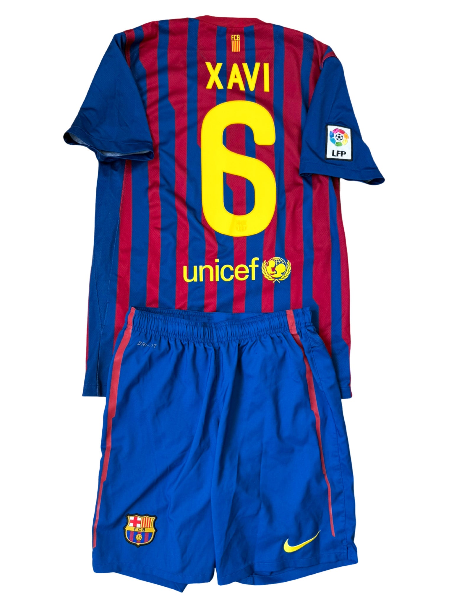 2011/2012 – Maillots et short FC Barcelone domicile [#6 Xavi] - S