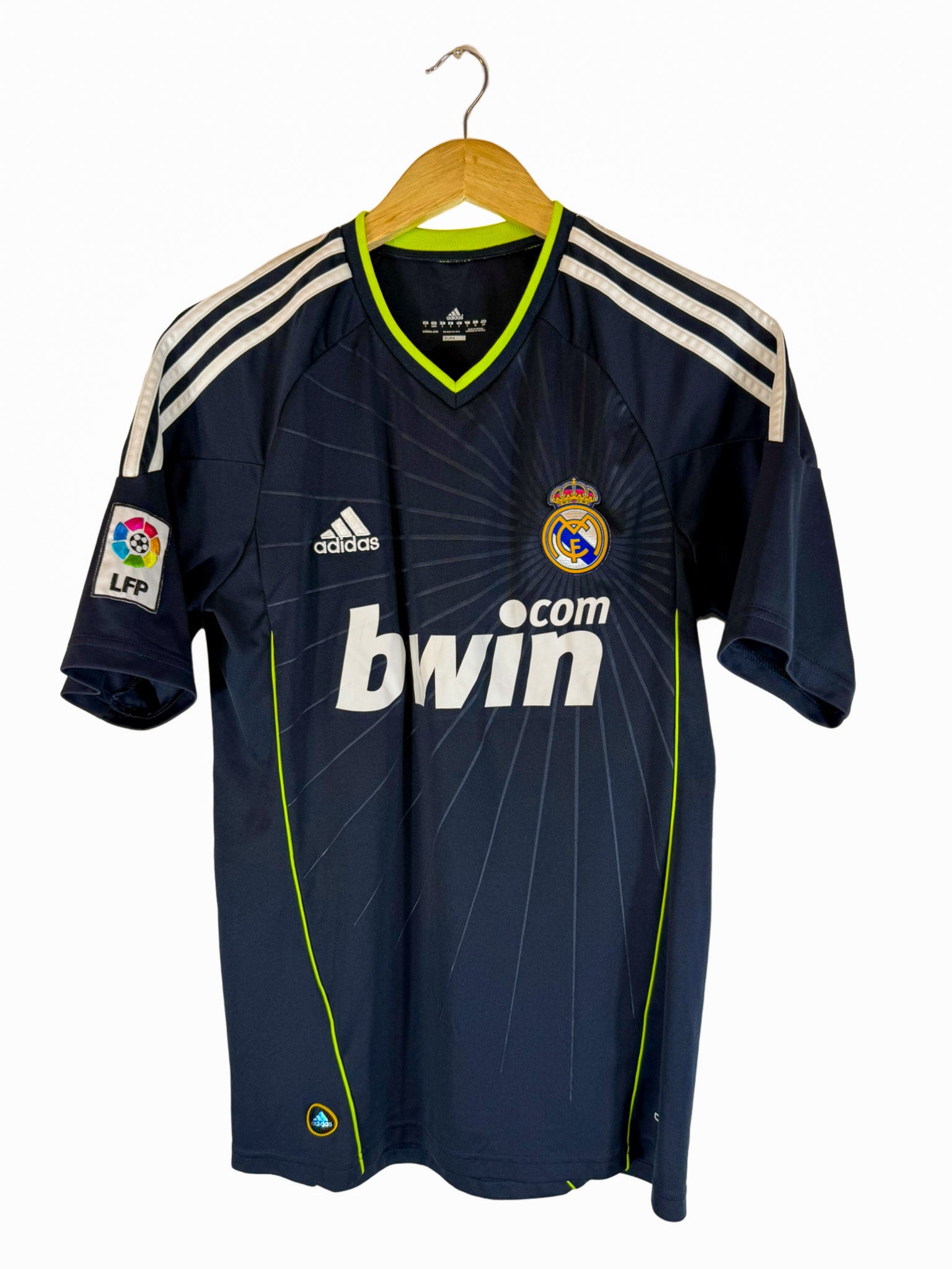 2010/2011 - Real Madrid Away Jersey [#9 Benzema] - S – Vista