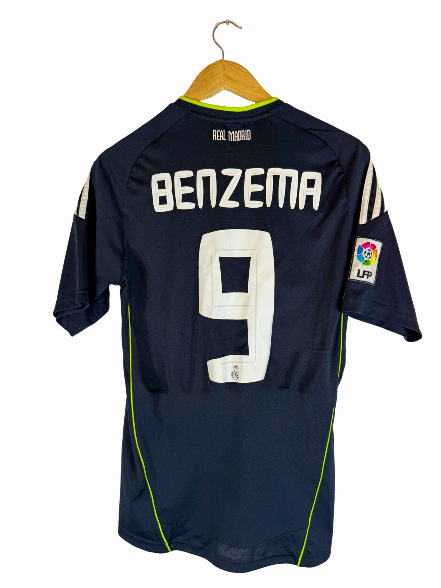 2010/2011 - Real Madrid Away Jersey [#9 Benzema] - S – Vista